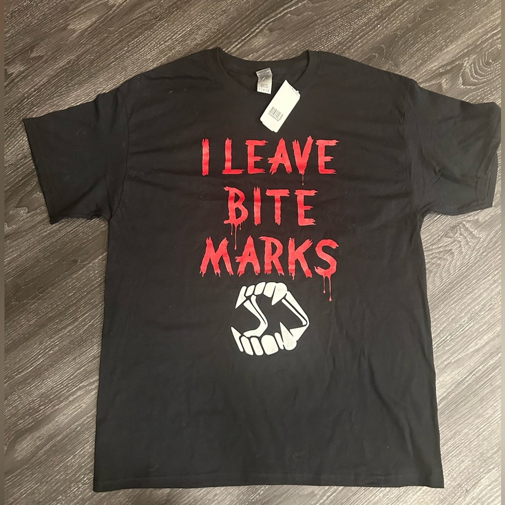 🧛‍♂️ NWT Halloween Vampire Tee – ‘I Leave Bite Marks’ – Men’s L
